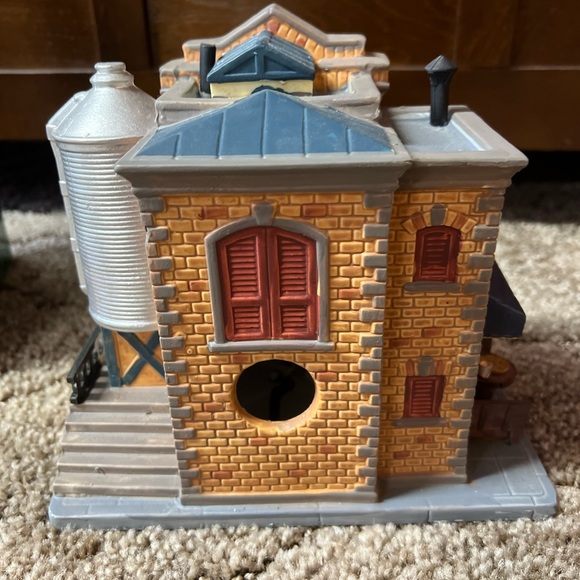Olde Firehouse Pizza & Brewery Lighted Building - Picture 3 of 5
